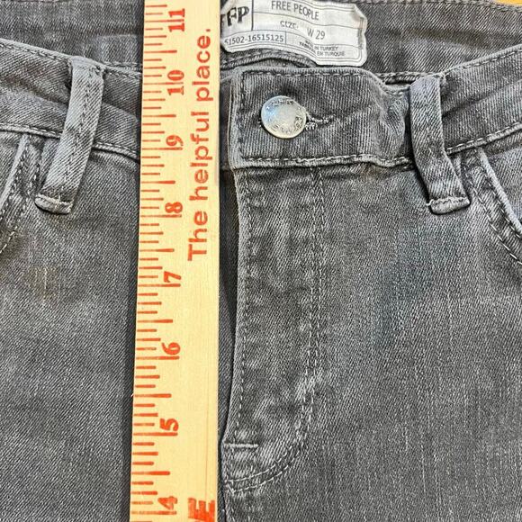 Free People Black Denim Jeans Women’s Size 29 Raw Hem Mid Rise Cropped Stretch - Picture 5 of 6